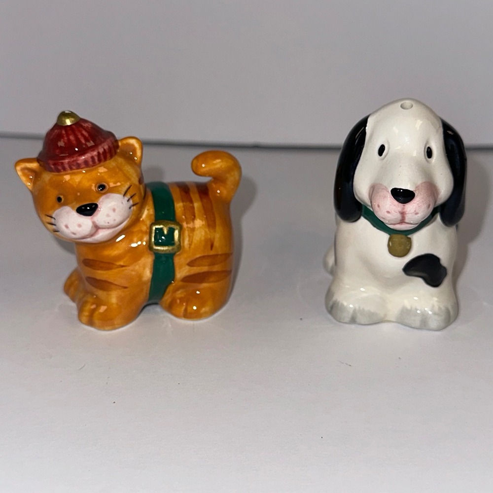 Ceramic Cat and Dog Salt and Pepper Shakers, Novelty Animal Kitchen Decor